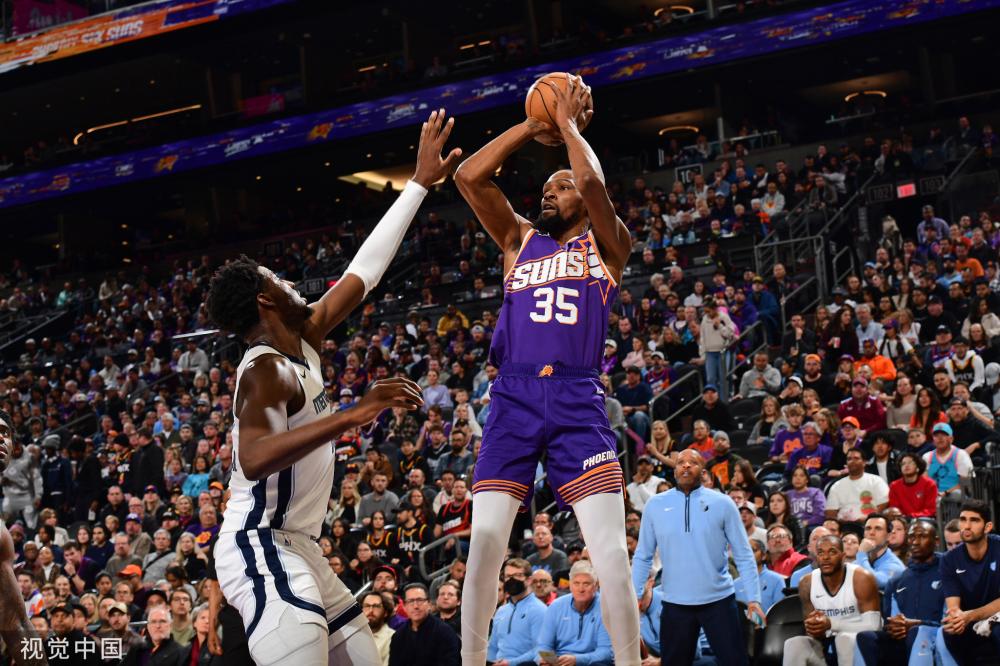 场馆中央的 场馆中央的